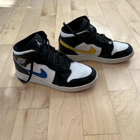 Air Jordans 1 Mid Multi Color Swoosh (GS) shoes - Picture 2 of 9